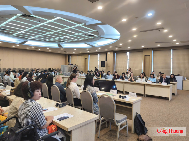 Đại biểu tham gia hội thảo “Thúc đẩy tài chính toàn diện và cơ hội phát triển kinh doanh của phụ nữ hướng tới tương lai xanh”.