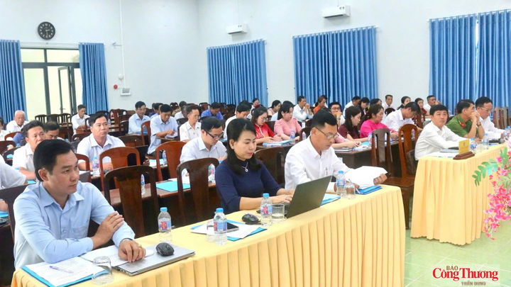Xã Vị Thủy họp triển khai Nghị quyết 57, đưa công nghệ số vào quản lý, cung cấp dịch vụ công và hỗ trợ sản xuất, kinh doanh.