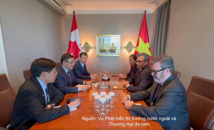 Bộ trưởng Lê Mạnh Hùng làm việc với Chủ tịch Hội đồng Kinh doanh Canada (BCC).