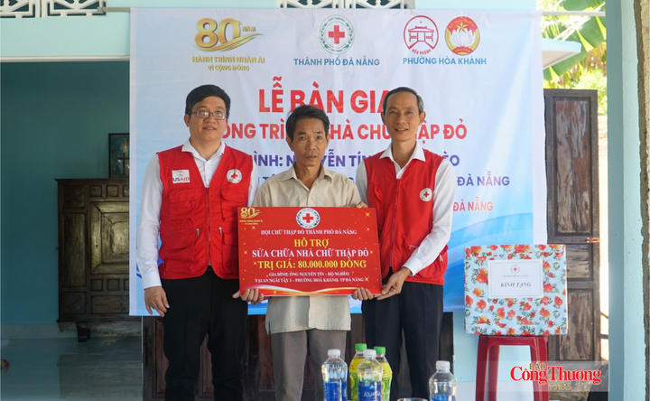 Bàn giao công trình nhà Chữ thập đỏ cho hộ gia đình ông Nguyễn Tín