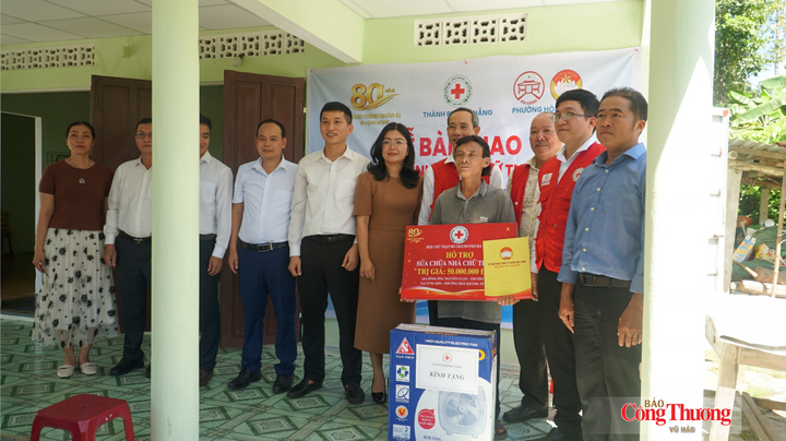 Những ngôi nhà được bàn giao ngay trước mùa mưa bão năm 2026 sẽ là điểm tựa an toàn cho người dân