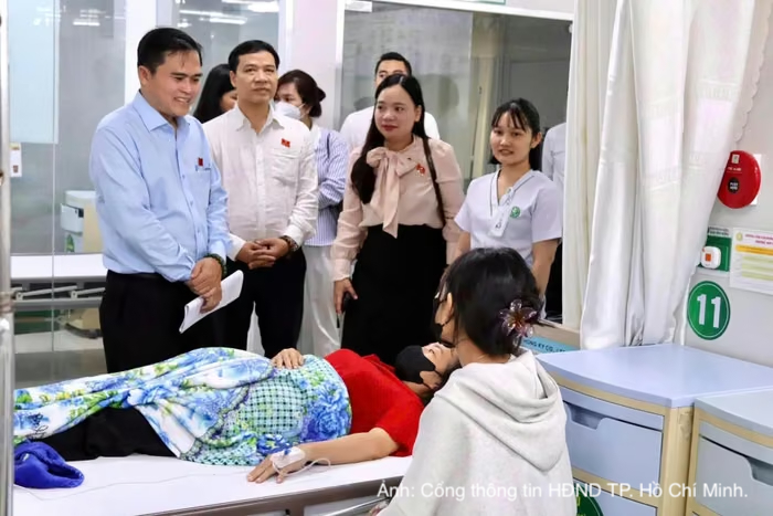 Bệnh nhân bệnh thận giai đoạn 5 là người nghèo, người cao tuổi, trẻ dưới 16 tuổi sẽ được TP. Hồ Chí Minh hỗ trợ 100% chi phí điều trị.