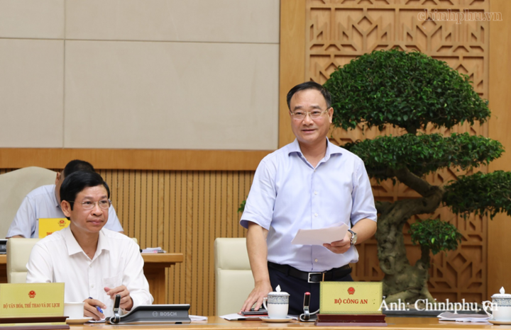 Thứ trưởng Bộ Công an Phạm Thế Tùng phát biểu tại phiên họp - Ảnh: chinhphu.vn/Thu Giang