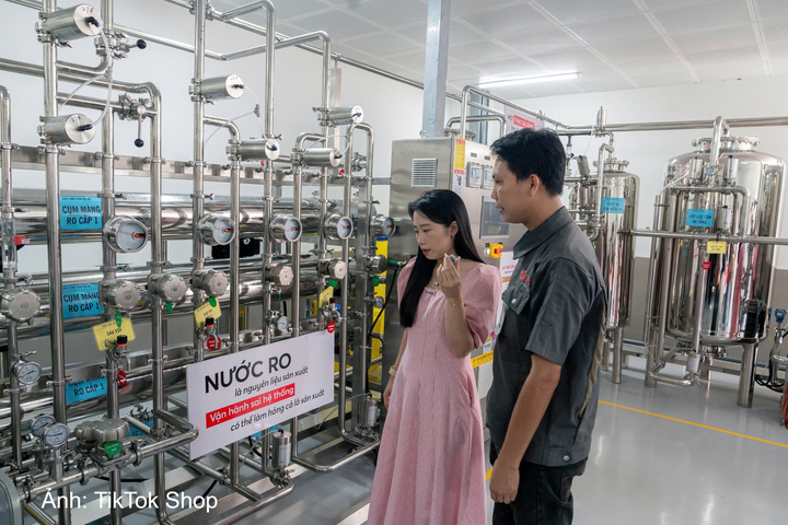 Chương trình GreenUP Factory Tour nhằm đưa nhà sáng tạo nội dung, nhà bán hàng đến tham quan trực tiếp nhà máy sản xuất, giúp thương hiệu biến năng lực sản xuất thành tài sản truyền thông và lợi thế cạnh tranh.