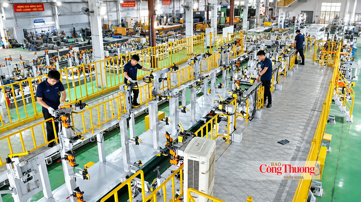 Công đoạn đồng bộ các cụm thiết bị, từng bước hoàn thiện dây chuyền hàn thân vỏ ô tô tự động.