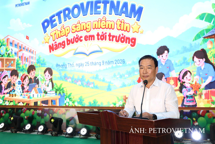 Đồng chí Tống Thanh Bình, Ủy viên Ban Thường vụ Đảng ủy, Phó Chủ tịch Ủy ban Mặt trận tổ quốc tỉnh Lai Châu phát biểu.