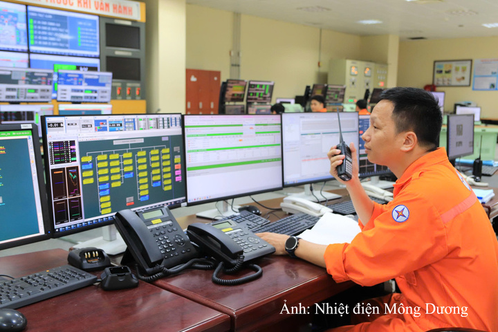 Hệ thống DCS giúp cán bộ vận hành theo dõi liên tục các thông số kỹ thuật, phát hiện những biến động bất thường để có giải pháp xử lý kịp thời.