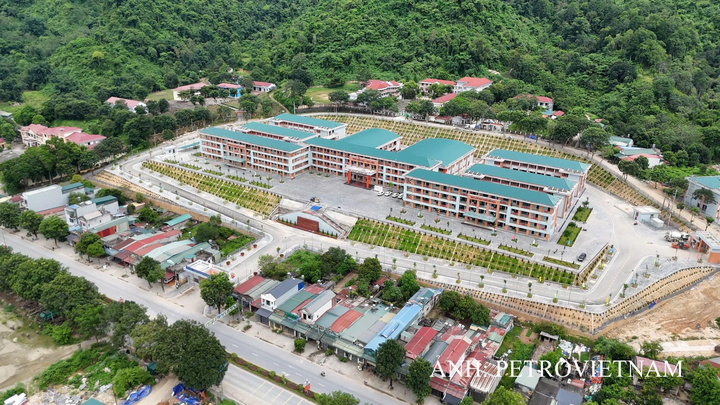 Toàn cảnh trường Petrovietnam – Phong Thổ.