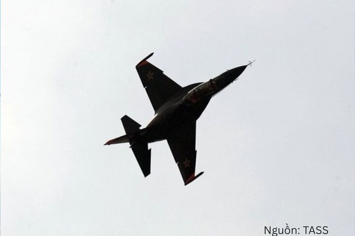 Máy bay huấn luyện-chiến đấu Yak-130M.