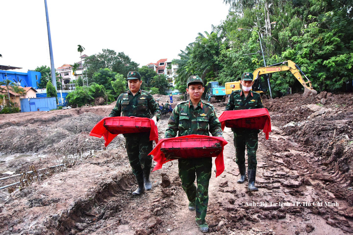 Trong ngày 29/9, tại Khu B, lực lượng làm nhiệm vụ đã phát hiện, quy tập được 6 bộ hài cốt liệt sĩ tại Công viên Lê Thị Riêng.