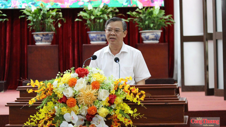 Ông Trương Cảnh Tuyên - Chủ tịch UBND TP. Cần Thơ phát biểu kết luận tại phiên họp.