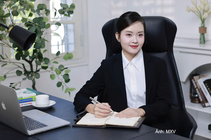 Bà Nguyễn Thị Thu Hiền, Trưởng phòng Tin tức - Công ty Cổ phần Hitech Finance (TVKD số 036).