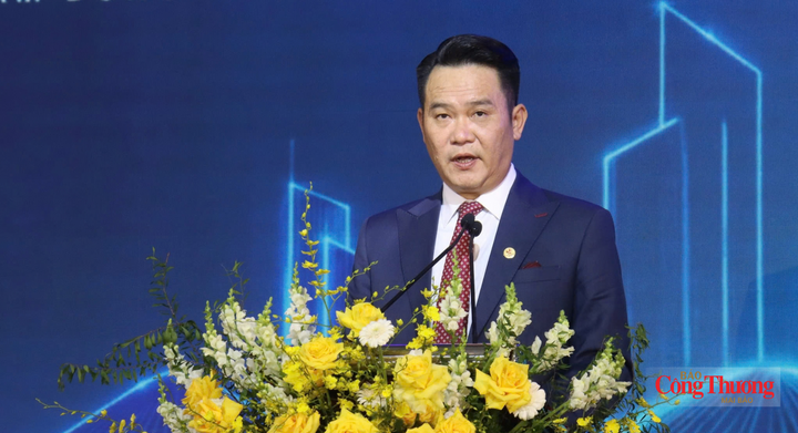 Ông Đặng Hồng Anh - Chủ tịch Hội Doanh nhân trẻ Việt Nam phát biểu tại phiên đối thoại.