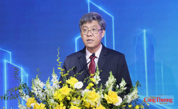 Ông Nguyễn Minh - Phó Chủ tịch UBND tỉnh Lâm Đồng phát biểu tại phiên đối thoại.