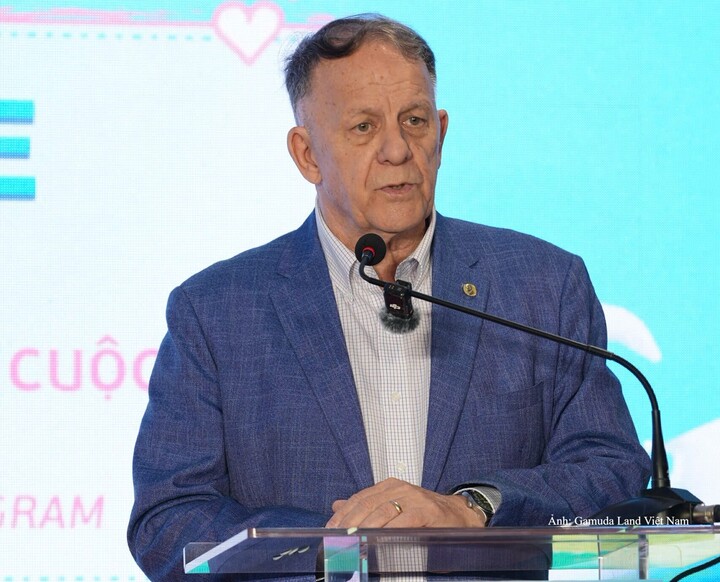 Ông Rad Kivette, Tổng giám đốc VinaCapital Foundation - Đại diện Chương trình Nhịp Tim Việt Nam và Vết Sẹo Cuộc Đời phát biểu tại sự kiện.