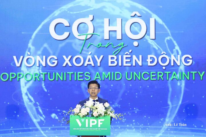 Ông Phạm Văn Hoành, Tổng Biên tập Báo Tài chính - Đầu tư phát biểu tại Diễn đàn.