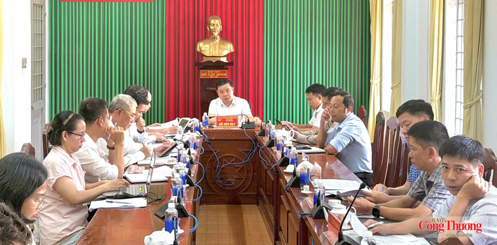 Ông Đỗ Hữu Huy, Chủ tịch UBND tỉnh Đắk Lắk và đại diện các cơ quan, đơn vị liên quan tại buổi tiếp công dân định kỳ tháng 9/2026.