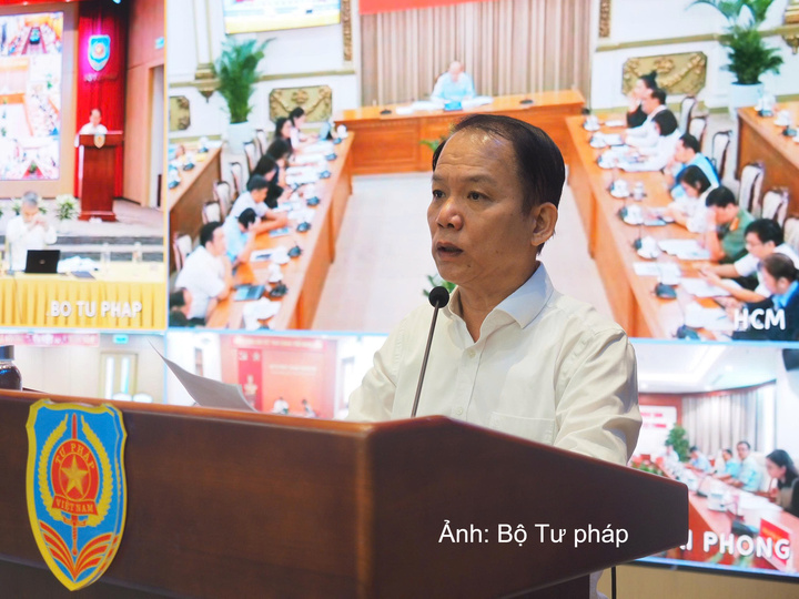 Bộ trưởng Bộ Tư pháp Hoàng Thanh Tùng phát biểu tại Hội nghị.