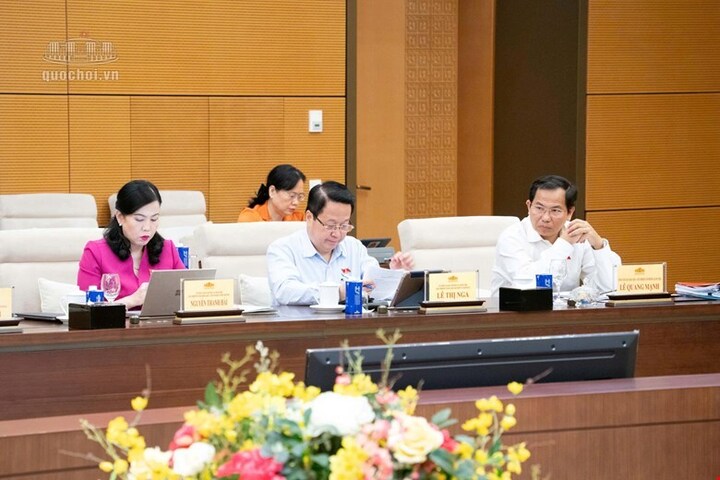 Các thành viên Ủy ban Thường vụ Quốc hội tham dự phiên họp. Ảnh: Quochoi.vn