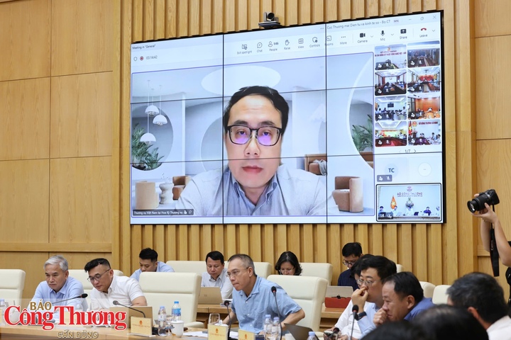 Ông Đỗ Ngọc Hưng, Tham tán Thương mại, Trưởng Cơ quan Thương vụ Việt Nam tại Hoa Kỳ tham dự trực tuyến.