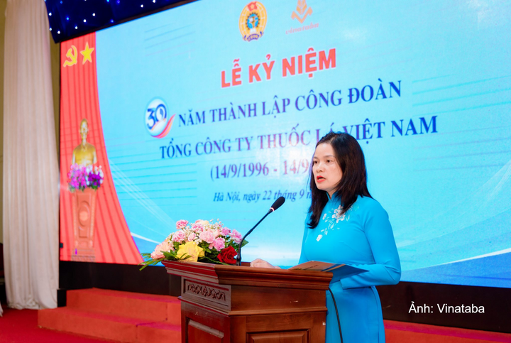 Bà Trần Thu Phương - Ủy viên Ban chấp hành, Phó Ban Công tác Công đoàn Tổng Liên đoàn Lao động Việt Nam phát biểu tại Lễ kỷ niệm.