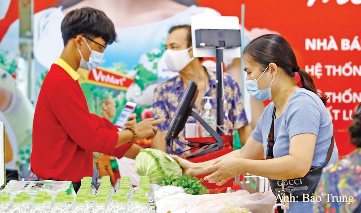 Hàng Việt Nam được người tiêu dùng trong nước ưa chuộng.