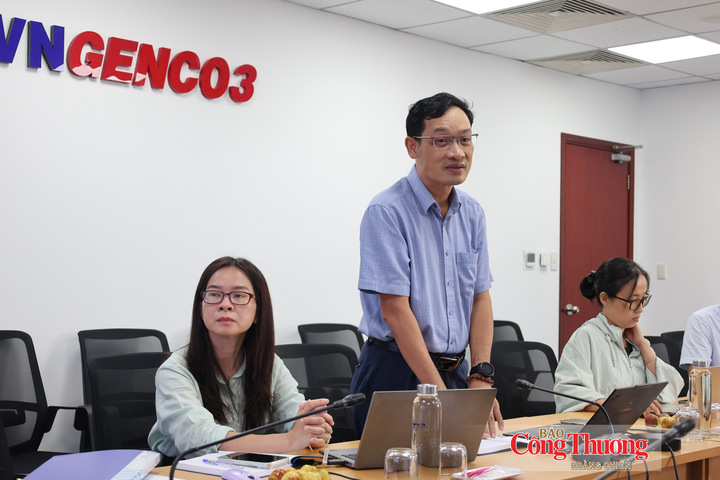 Đại diện Công ty Nhiệt điện Phú Mỹ báo cáo tại buổi làm việc.