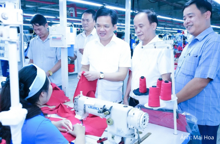 Lãnh đạo xã Đức Châu nắm bắt tình hình sản xuất kinh doanh và tuyên truyền thành lập tổ chức Đảng tại Công ty TNHH Wooin Vina