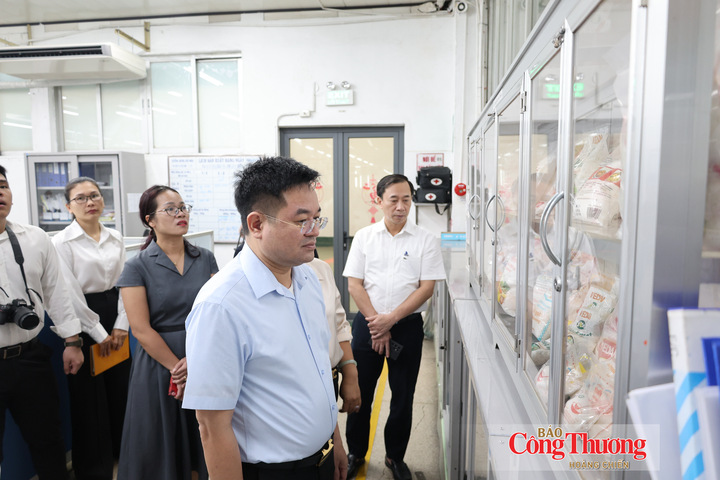 Đoàn thẩm định cũng tìm hiểu về quy trình công nghệ, kiểm soát chất lượng và các giải pháp đang được doanh nghiệp áp dụng.