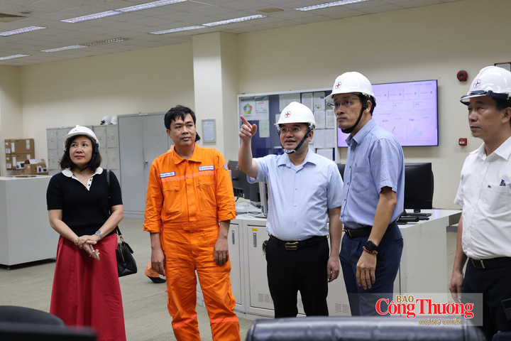 Đoàn công tác của Ban Tổ chức Giải thưởng cũng đã trực tiếp tham quan, khảo sát quy trình vận hành tại Nhà máy Nhiệt điện Phú Mỹ.