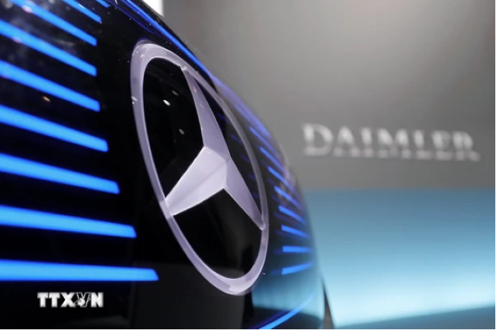 Biểu tượng của hãng Mercedes-Benz thuộc Tập đoàn Daimler tại Stuttgart, Đức. Ảnh: EPA/TTXVN