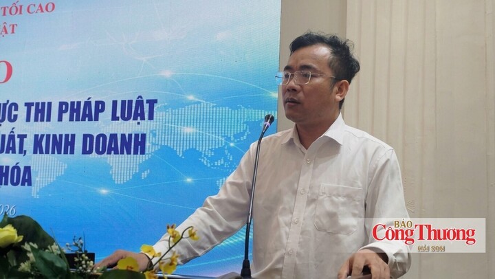 Ông Đoàn Ngọc Toàn, Phó trưởng phòng 3, Chi cục Điều tra chống buôn lậu (Cục Hải quan, Bộ Tài chính) phát biểu tại hội thảo.