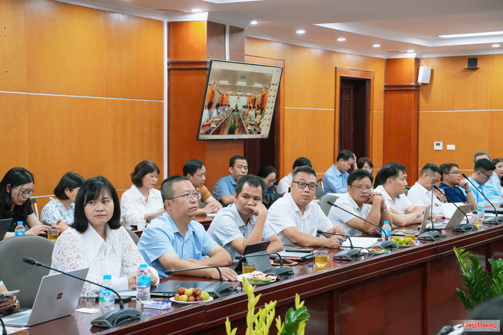 Các đại biểu tham dự buổi đào tạo, tập huấn sử dụng Hệ thống quản lý trực tuyến nhiệm vụ khoa học, công nghệ và đổi mới sáng tạo.