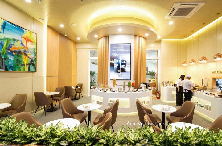 Không gian hiện đại, sang trọng tại phòng chờ Vietcombank Priority Lounge Cam Ranh.