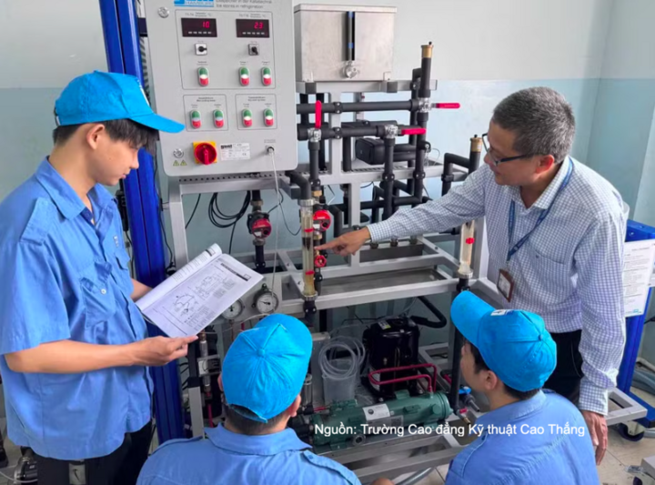Doanh nghiệp sẽ xây dựng và thẩm định chương trình, giáo trình các môn học chung trong giáo dục nghề nghiệp. Ảnh minh họa