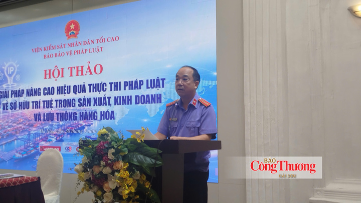 Ông Nguyễn Mạnh Hưng, Phó Tổng Biên tập Báo Bảo vệ pháp luật phát biểu tại hội thảo.