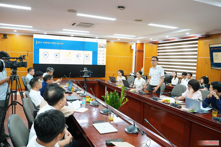 Tại buổi tập huấn, đại diện Quỹ Phát triển khoa học và công nghệ quốc gia đã hướng dẫn các đơn vị về quy trình vận hành Hệ thống, phân quyền sử dụng, cập nhật dữ liệu và quản lý nhiệm vụ trên môi trường số.