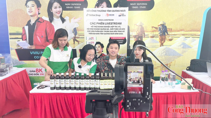 Các phiên livestream hỗ trợ quảng bá, bán sản phẩm trực tiếp được triển khai trong khuôn khổ chương trình, giúp các chủ thể OCOP, hợp tác xã và hộ kinh doanh làm quen với phương thức bán hàng hiện đại.