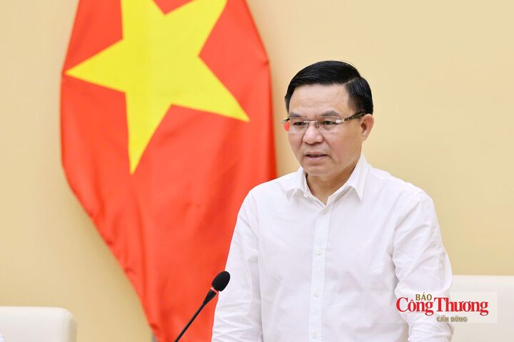 Bộ trưởng Bộ Công Thương Lê Mạnh Hùng phát biểu mở đầu hội nghị.