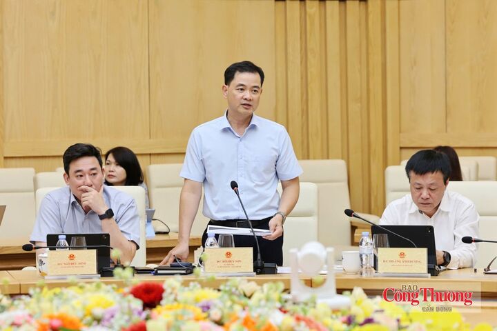 Vụ trưởng Vụ Kế hoạch - Tài chính Bùi Huy Sơn trình bày báo cáo tóm tắt tình hình thực hiện nhiệm vụ tháng 9 và 9 tháng năm 2026; nhiệm vụ giải pháp trong quý IV/2026.