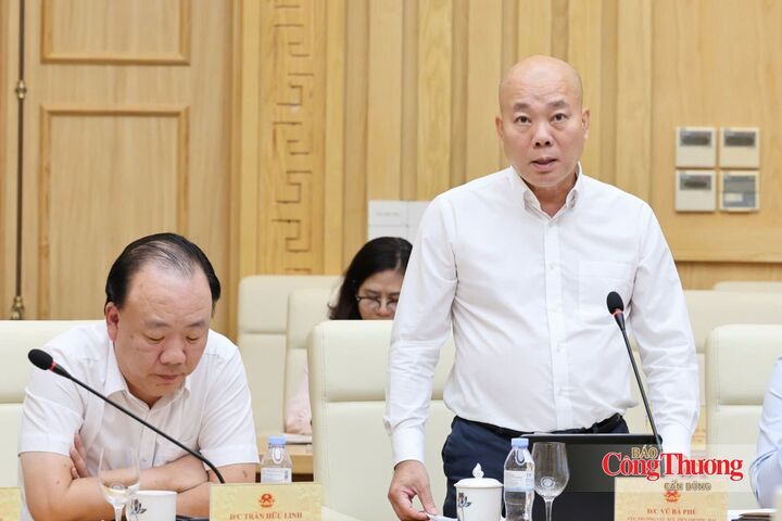 Cục trưởng Cục Xúc tiến thương mại Vũ Bá Phú phát biểu, nêu nhiều giải pháp xúc tiến thương mại, kết nối giao thương.