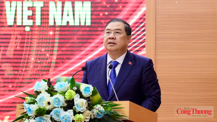 Ủy viên Bộ Chính trị, Phó Thủ tướng Thường trực Chính phủ Phạm Gia Túc phát biểu tại hội thảo.