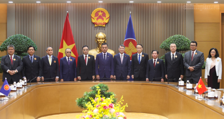 Thủ tướng Chính phủ Lê Minh Hưng tiếp đoàn lãnh đạo cơ quan thực thi pháp luật các nước ASEAN - Ảnh: chinhphu.vn/Nhật Bắc
