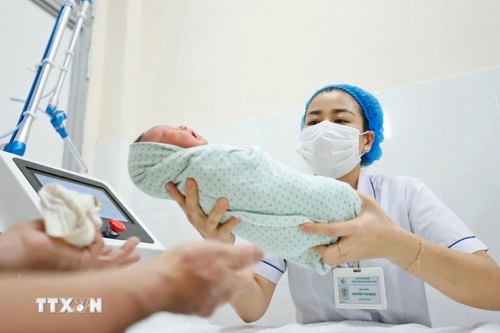 UBND Thành phố Hà Nội vừa có văn bản số 4996/UBND-NC ngày 30/9/2026 về chủ trương triển khai thí điểm mô hình hỗ trợ thủ tục đăng ký khai sinh tại Bệnh viện Phụ sản Hà Nội.