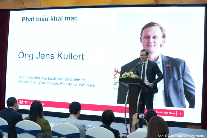 Ông Jens Kuitert, Bí thư thứ Hai phụ trách các vấn đề chính trị, Đại sứ quán Vương quốc Hà Lan tại Việt Nam phát biểu tại hội thảo