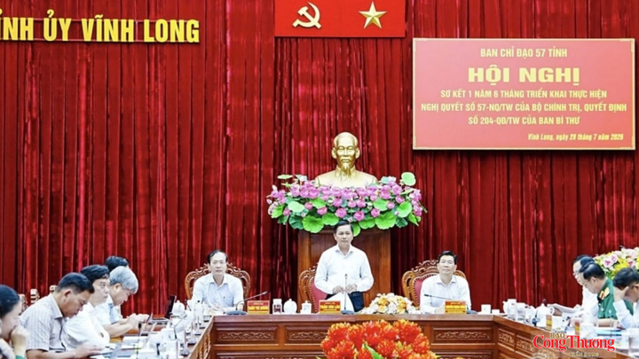 Bí thư Tỉnh ủy Trần Văn Lâu nêu định hướng đến cuối năm 2026, Vĩnh Long phấn đấu trên 80% hồ sơ thủ tục hành chính được xử lý hoàn toàn trực tuyến và trên 90% người dân, doanh nghiệp.