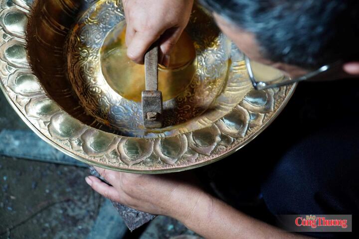 Gặp gỡ nghệ nhân một đời cống hiến cho tinh hoa nghề chạm - 5