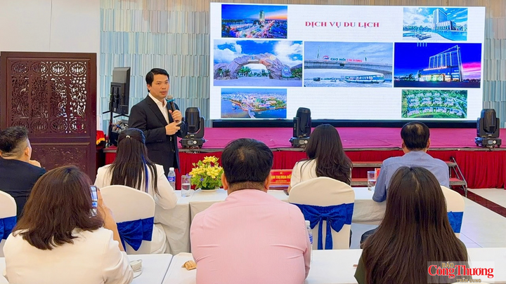 Ông Hà Vũ Sơn - Chánh văn phòng Thành uỷ Cần Thơ giới thiệu khái quát tình hình kinh tế - xã hội và định hướng phát triển của TP. Cần Thơ.