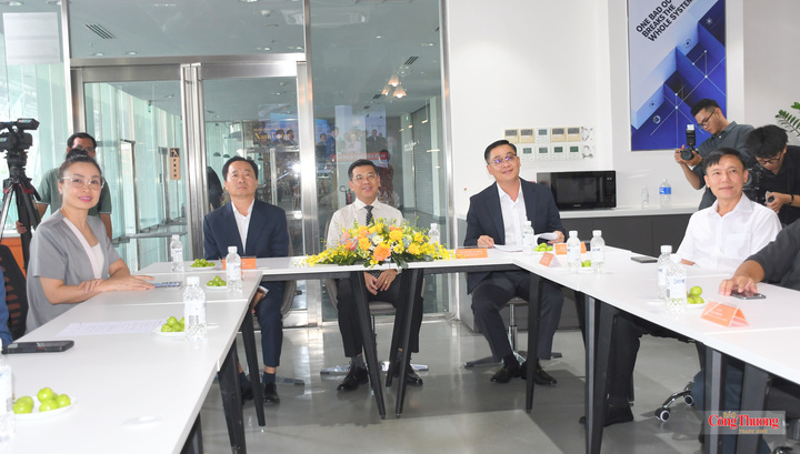 Ông Nguyễn Văn Dũng - Phó Chủ tịch TP. Hồ Chí Minh, lãnh đạo ITPC và các đại biểu tham dự sự kiện.