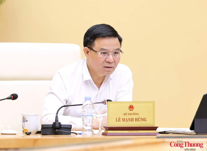 Bộ trưởng Bộ Công Thương Lê Mạnh Hùng chủ trì buổi làm việc.
